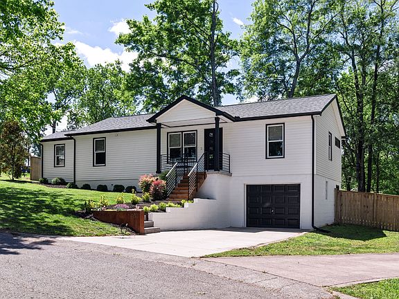 2nd image of 401 Valeria Ct