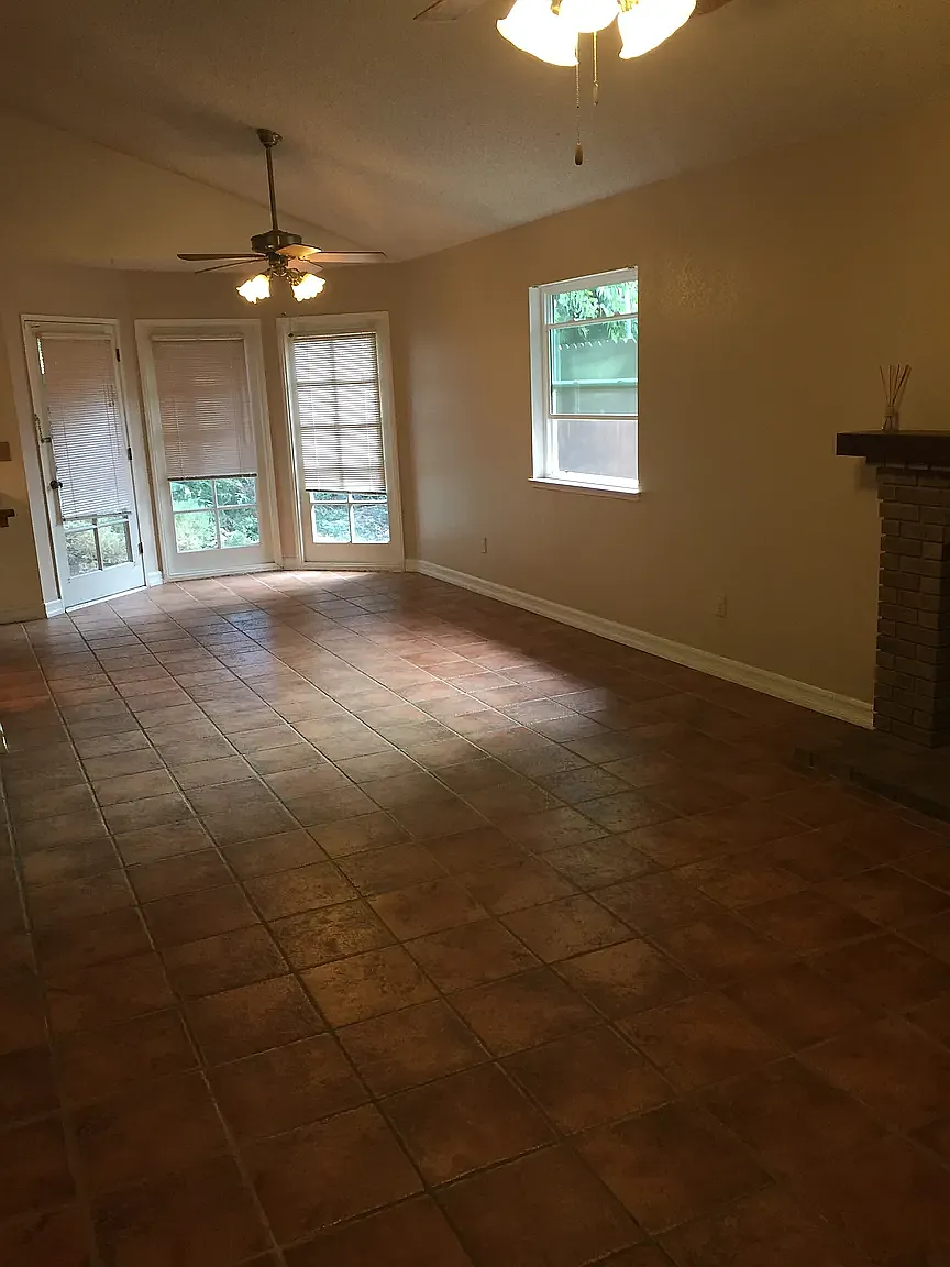 3 bed, 1496 sqft, $2,100 — Photo 1
