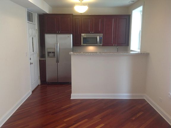 3rd image of 906 W Winona St APT 2N