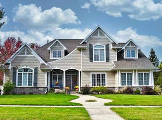 1204 Eagle Ridge Rd, Cedar Falls, IA 50613