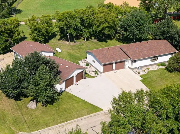 215 3rd Ave W, Gackle, ND 58442