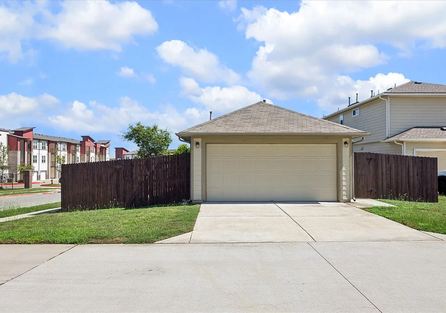 Single-Story 4-Bed Home Next to a Dog Park in Pioneer Hill, $2,150/mo — Photo 2