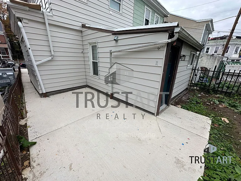 4633 Penn St #1 — Photo 15