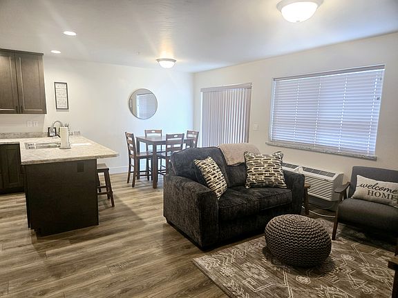 4th image of 205 10th Ave W #D