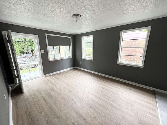 3rd image of 2123 Clayton Ave