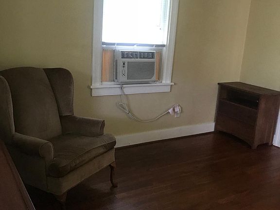 5th image of 109 1/2 Matoaka Ct APT B