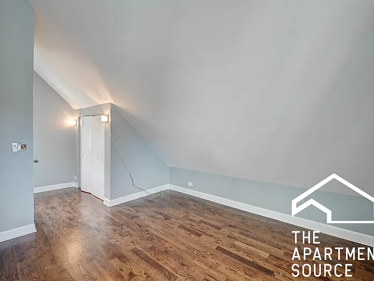 1341 W Fletcher St #COACH HOUSE — Photo 8