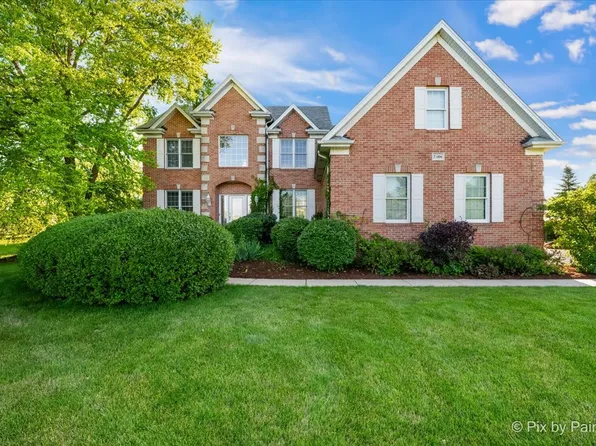 7N494 Foxglove Ct, St Charles, IL 60175