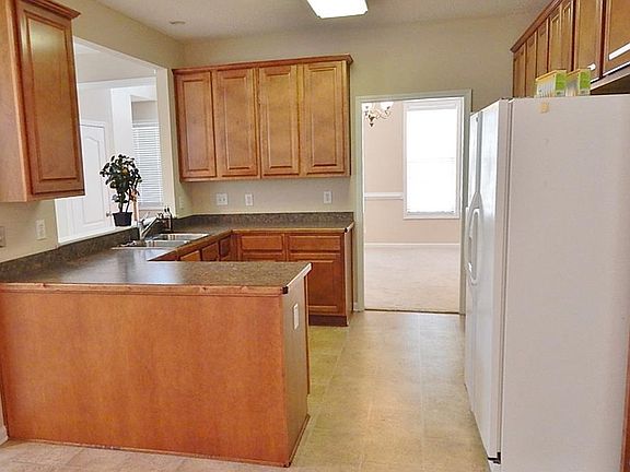 4th image of 580 Millbrook Village Dr