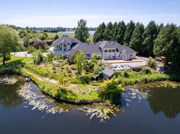 19459 Richardson Rd, Pitt Meadows, BC V3Y 1Z1