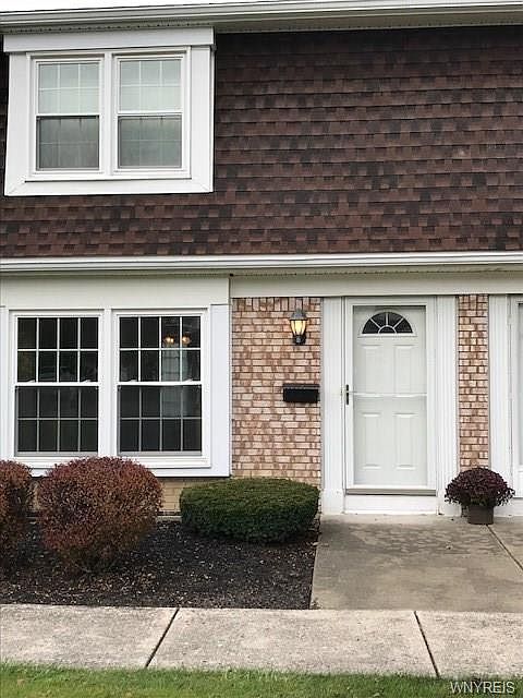 1st image of 105 Carriage Dr APT 6
