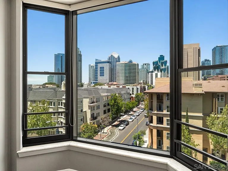 500 W Harbor Dr #714 — Photo 11