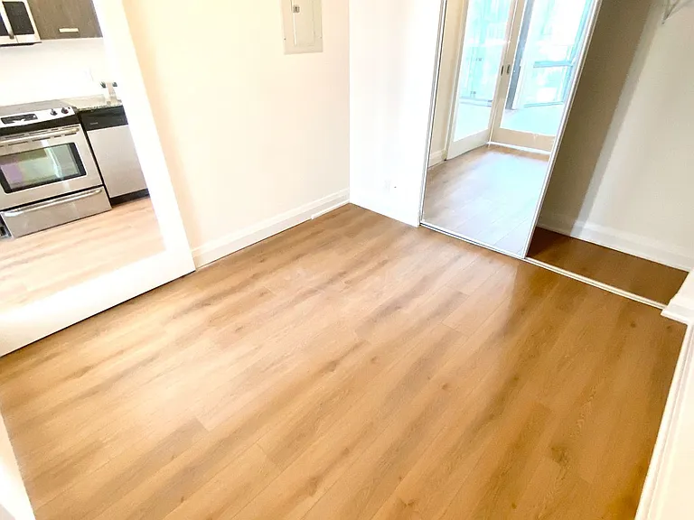 832 Bay St #2007 — Photo 27