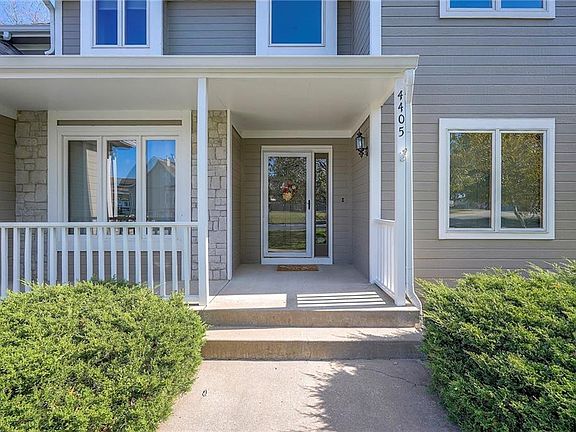4th image of 4405 NE Blue Jay Dr