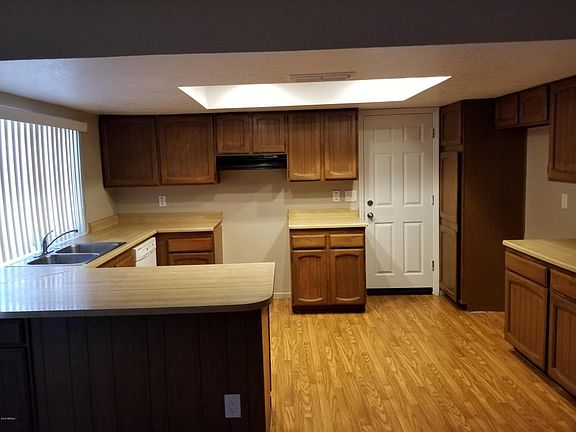 3rd image of 5616 W Altadena Ave