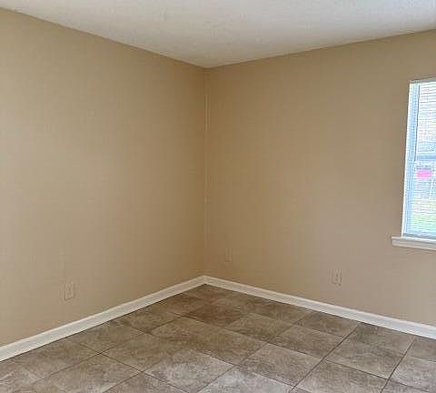 4th image of 2889 Normandy Dr