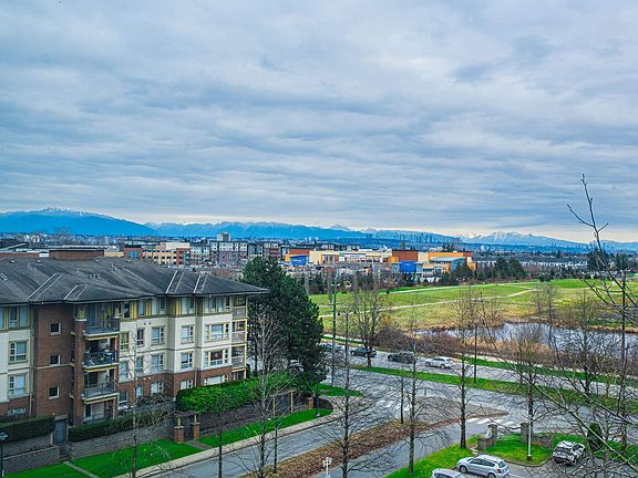 3rd image of 8871 Lansdowne Rd #707