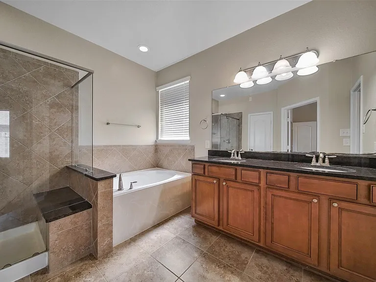 25208 Forest Ledge Dr — Photo 24