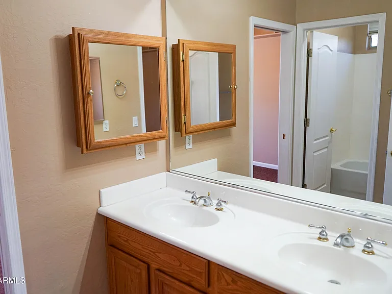 541 N Danielson Way — Photo 50