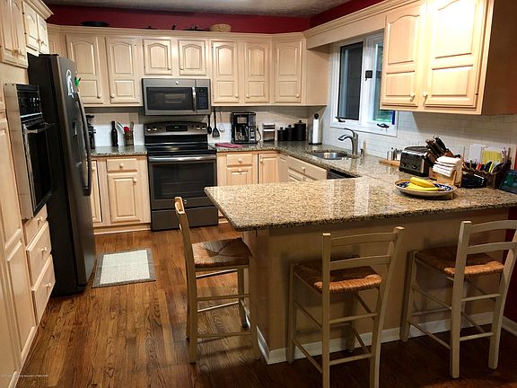 3rd image of 4449 Maumee Dr