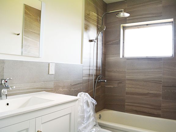 5th image of 5443 Cresthaven Blvd APT D