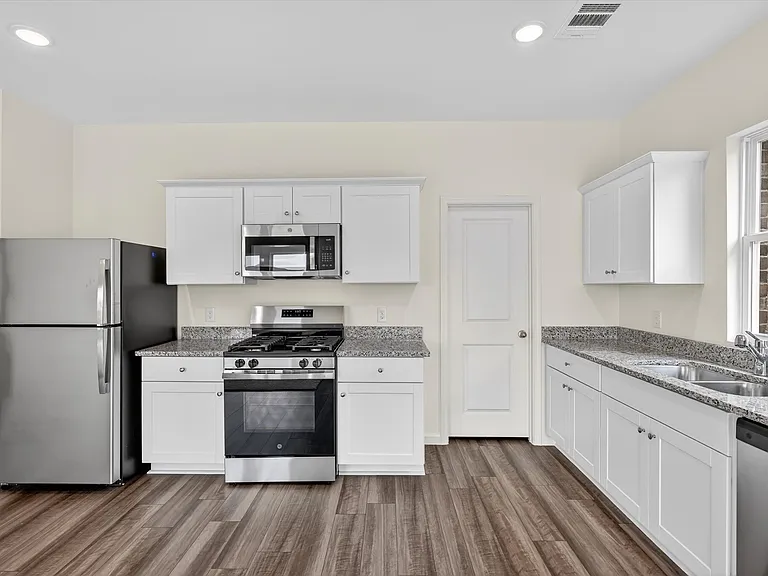 1301 Elliott Rd — Photo 5