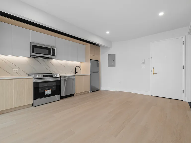 77-63 Vleigh Pl #217 — Photo 5