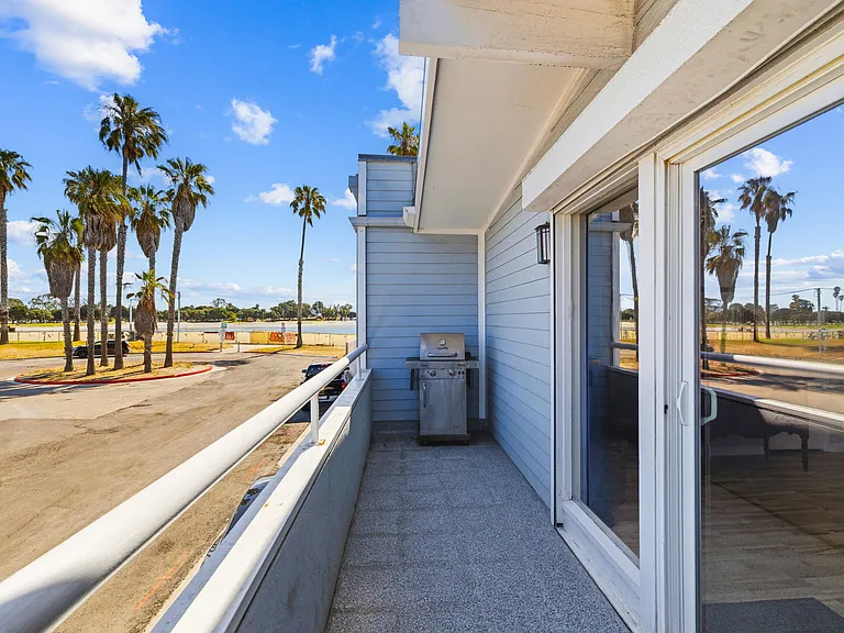 2994 Bayside Walk — Photo 8