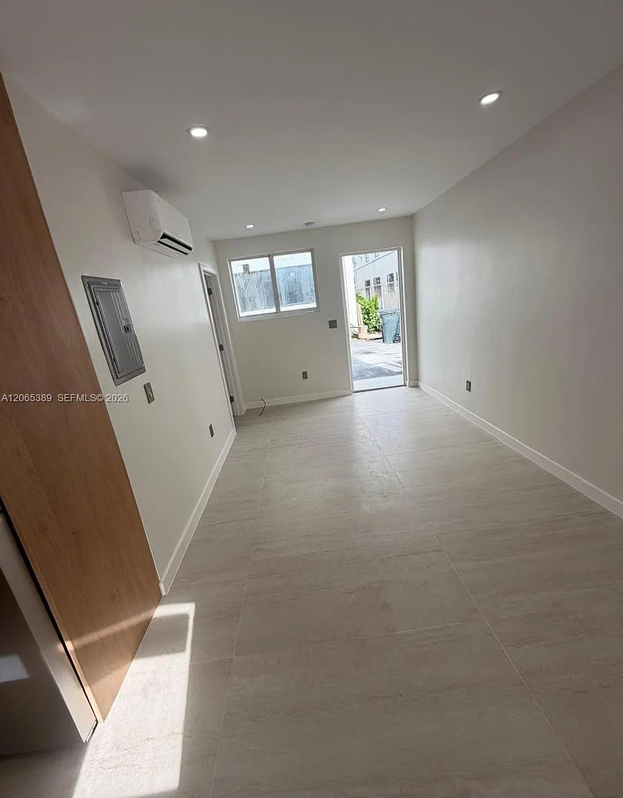 Beacon Manor — Photo 2