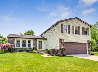 24W701 Lakewood Dr, Naperville, IL