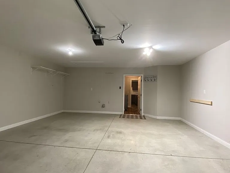 3957 Gussie Ct — Photo 32