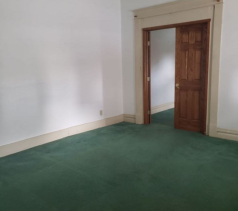 1st image of 115 S Walnut St