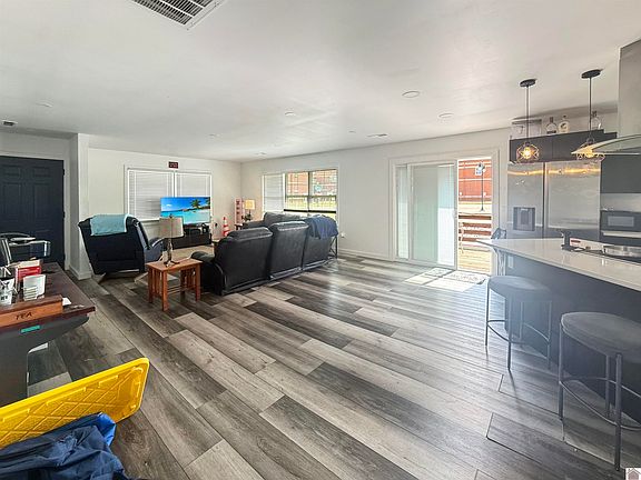 3rd image of 1611 Olive St