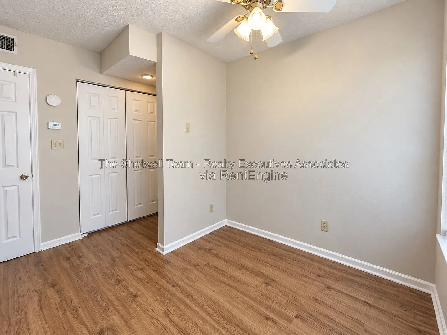 2 bed, 1.5 bath, $1,400 — Photo 4