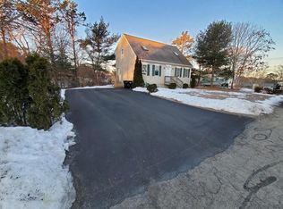 7 Wind Rose Ln, Plymouth, MA 02360