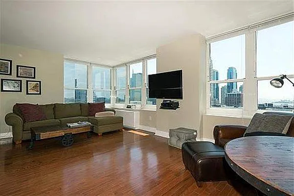 Sold by RE/MAX Villa Realtors  | media 3