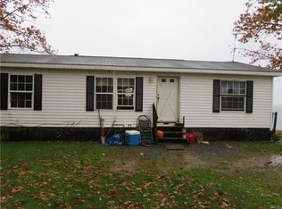 62 W Shore Oaks Dr, Oswego, NY 13126