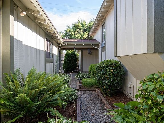 relaxing entrance, showing breezeway entrance 