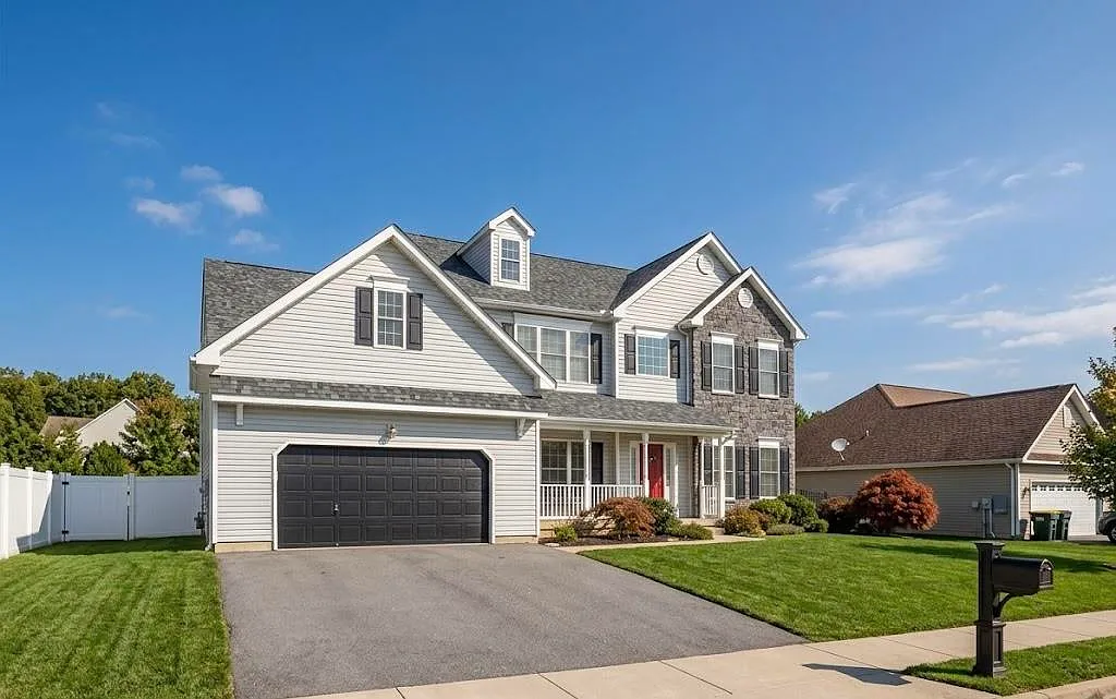 5 bed, 3.0 bath, 4198 sqft, $3,950 — Photo 3