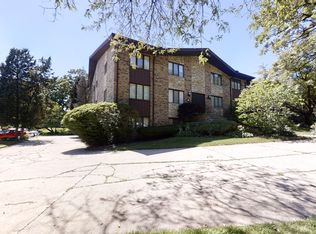 1640 Royal Oak Rd APT 5, Darien, IL 60561