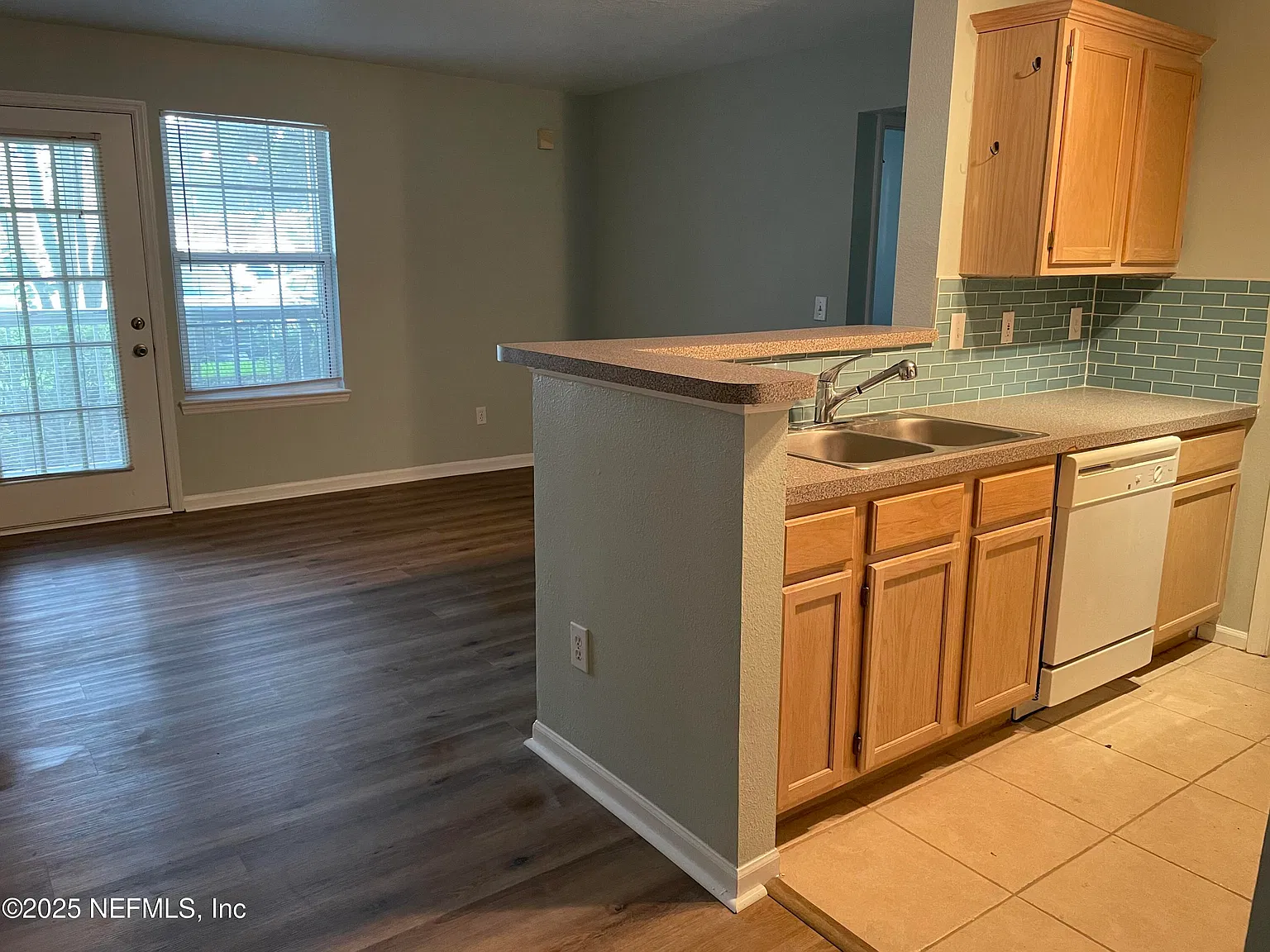1 bed, 1.5 bath, 665 sqft, $1,175 — Photo 4