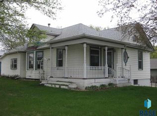 1208 N Clark Ave, Dell Rapids, SD 57022