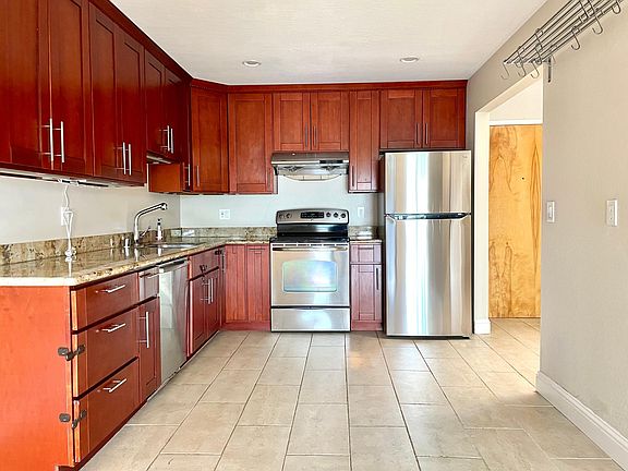 4th image of 336 E 15th St APT 6