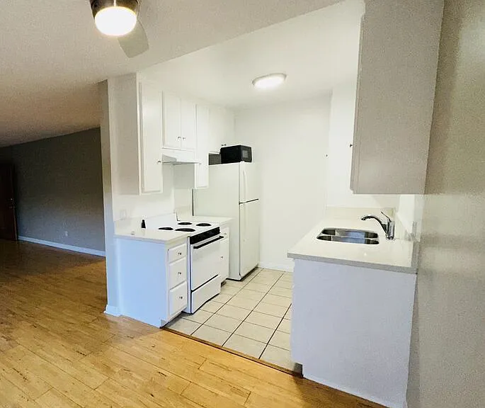 1646 Franklin St #B — Photo 6