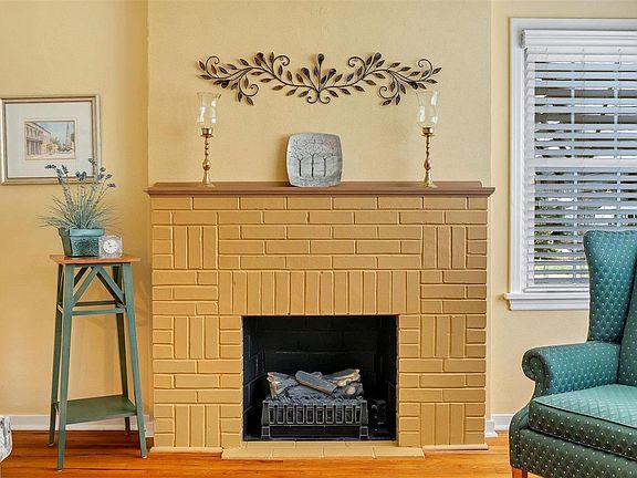 3rd image of 591 Meadowridge Dr