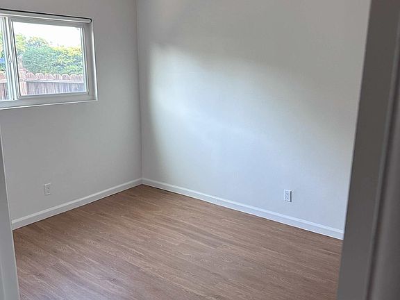 5th image of 4910 N Maywood Ave #1