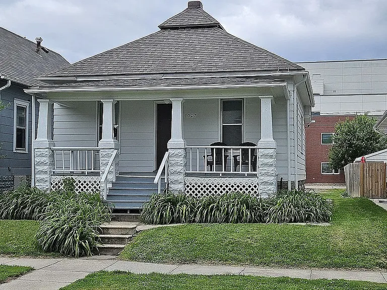 1027 Charleston St — Photo 1
