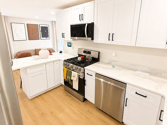 4th image of 110 Ledge St #1A