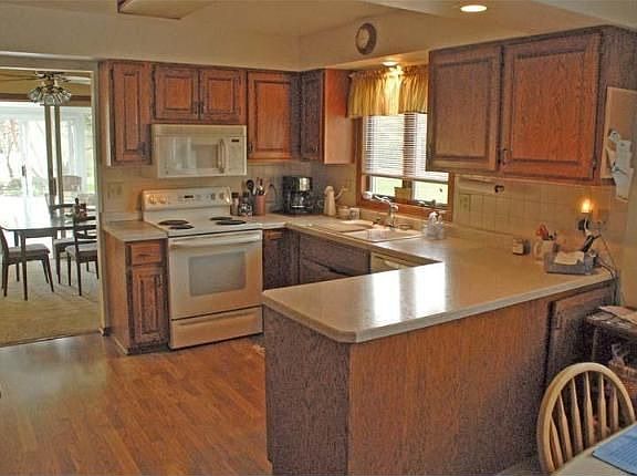 3rd image of 3613 Rosewood Ct