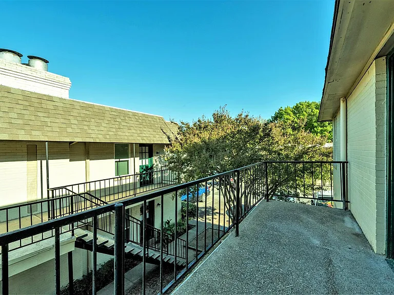 Hillsdale Garden Apartments — Photo 12